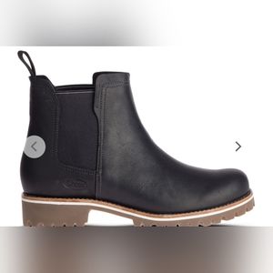 **NEW** Chacos Fields Chelsea Boots